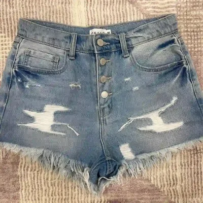 Short de mezclilla corto con rotos