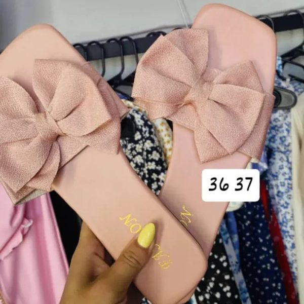 Sandalias planas con lazos