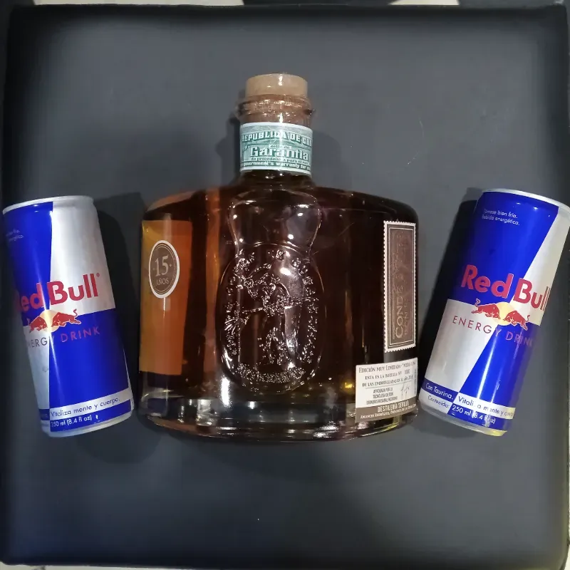 Ron Conde de Cuba Edición Muy Limitada 15 Años + 2 Energizantes