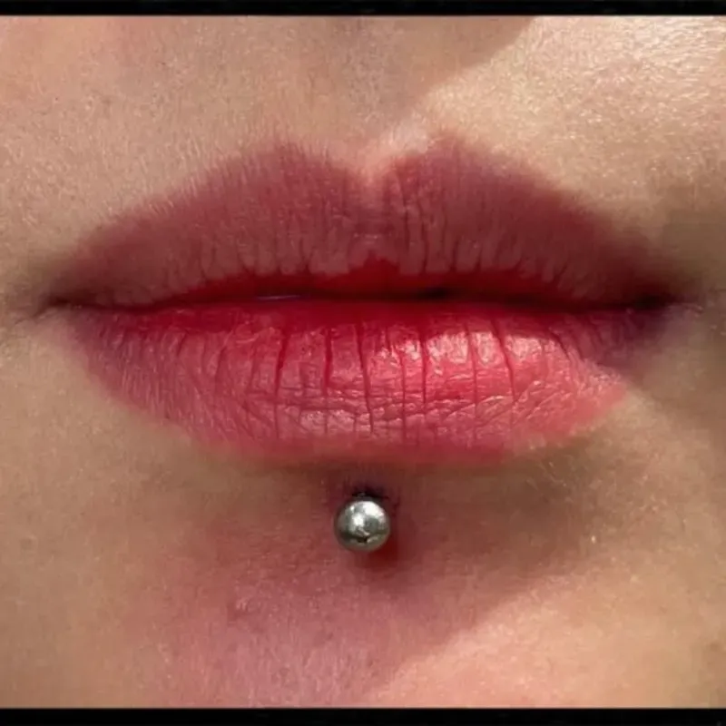 Labret Central (Labio inferior centrado)