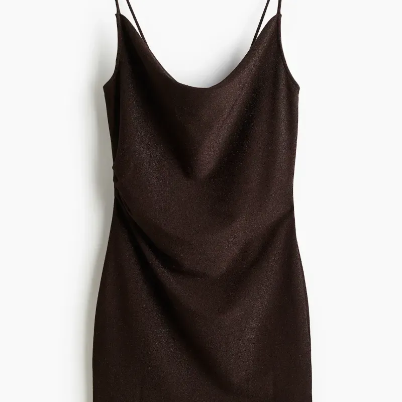 Vestido carmelita con brillos Mango ajustado al cuerpo