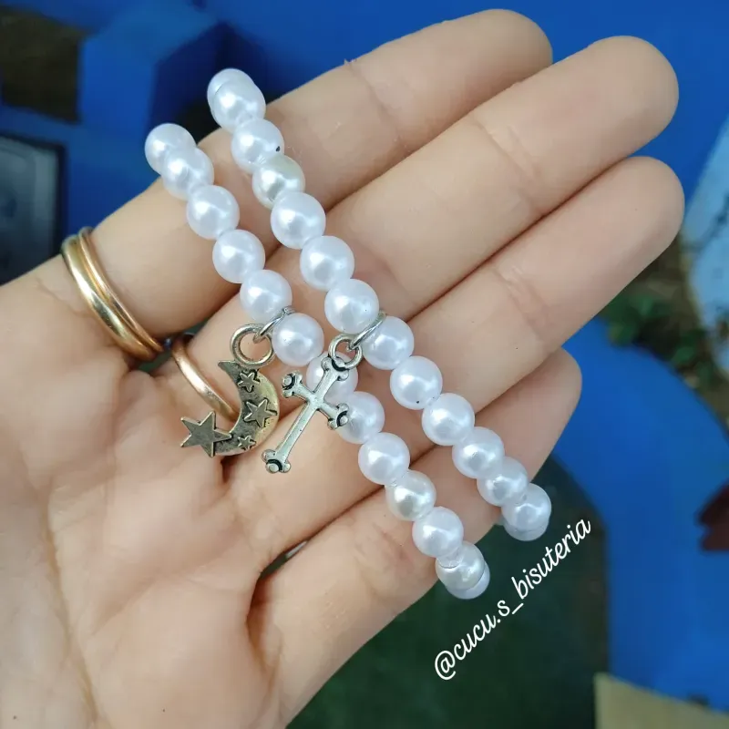 Pulsa de perlas con dije
