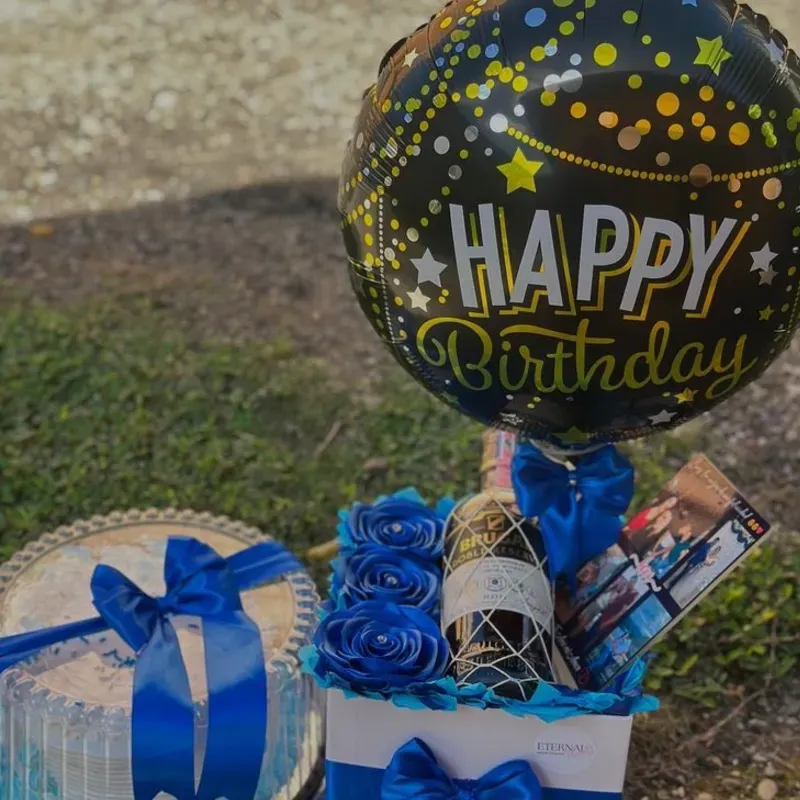 Combo panetela + caja decorada con loza personalizada