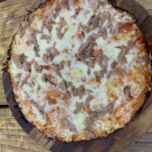 Pizza de atún y queso Gouda