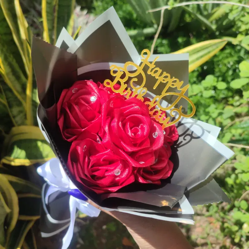 Ramo de 6 rosas eternas