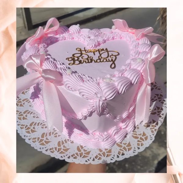 Cake en forma de corazón con moño 