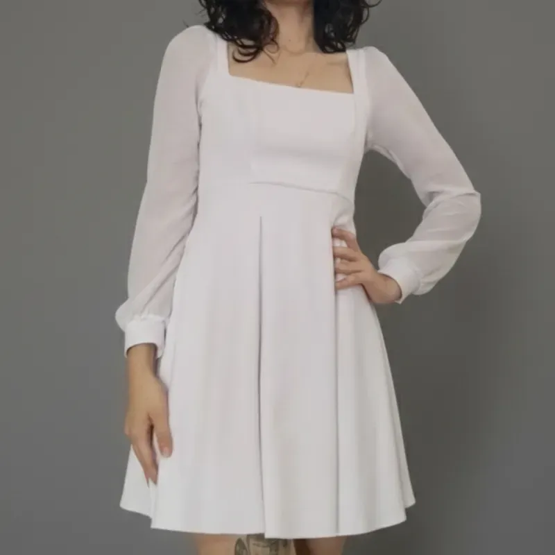 Vestido de tablones escote cuadrado con mangas
