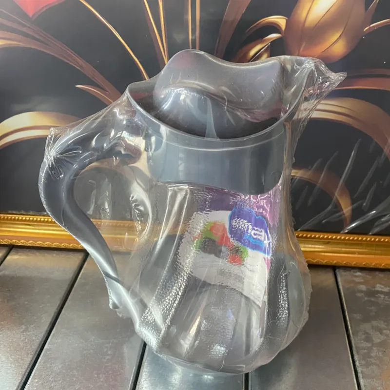 Jarra de agua de plástico