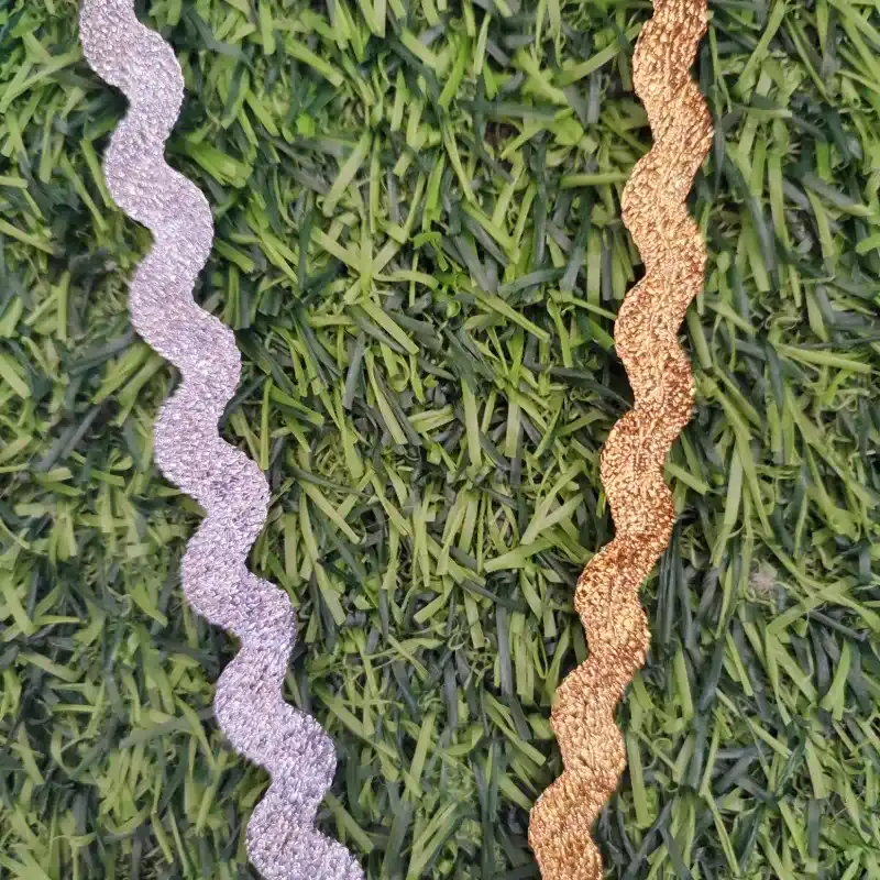 Serpentina dorada y plateada