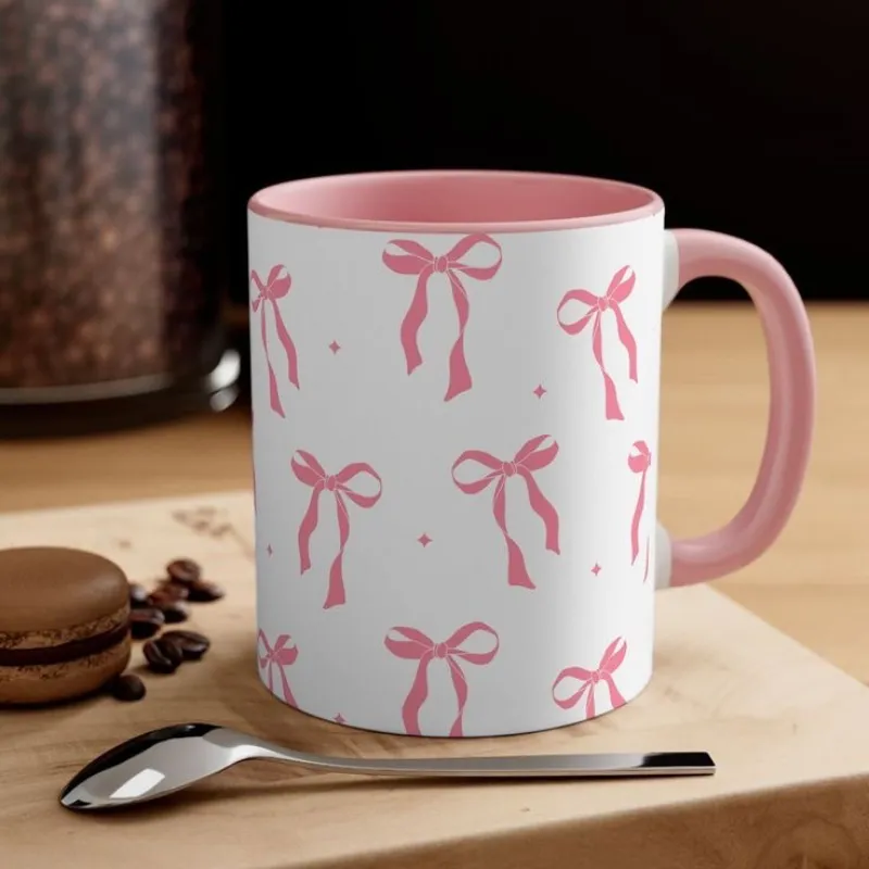 Taza con aza rosada 