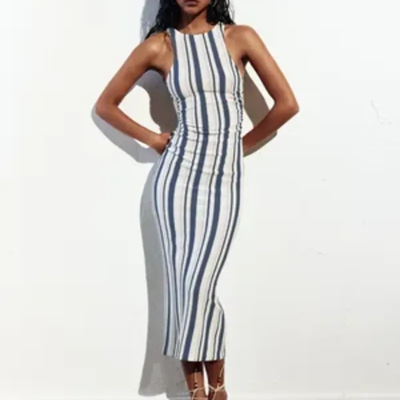 Vestido de rayas fruncido