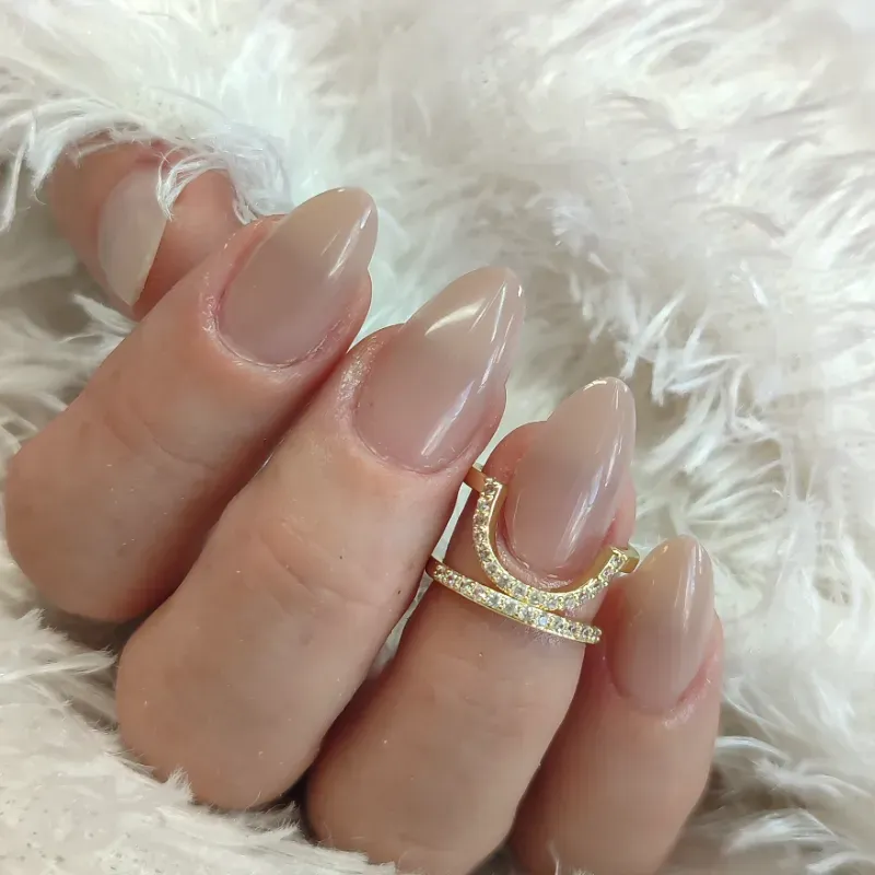 Uñas de soft gel cortas