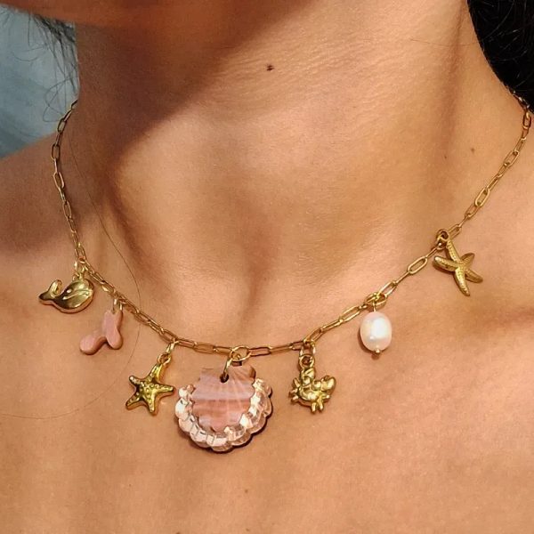 Collar dorado con Concha rosada