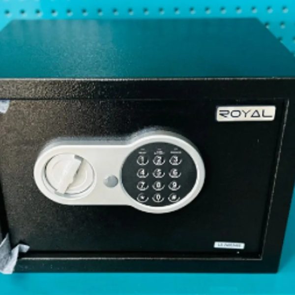 CAJA FUERTE MARCA ROYAL 16 LITROS  , COLOR NEGRO, CONTROL ELECTRÓNICO MEDIANTE CLAVE DE ACCESO, CERRADURA MECÁNICA, REF: RCF18L