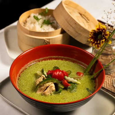 GAENG KHIAO WAN GAI Thai curry verde con pollo