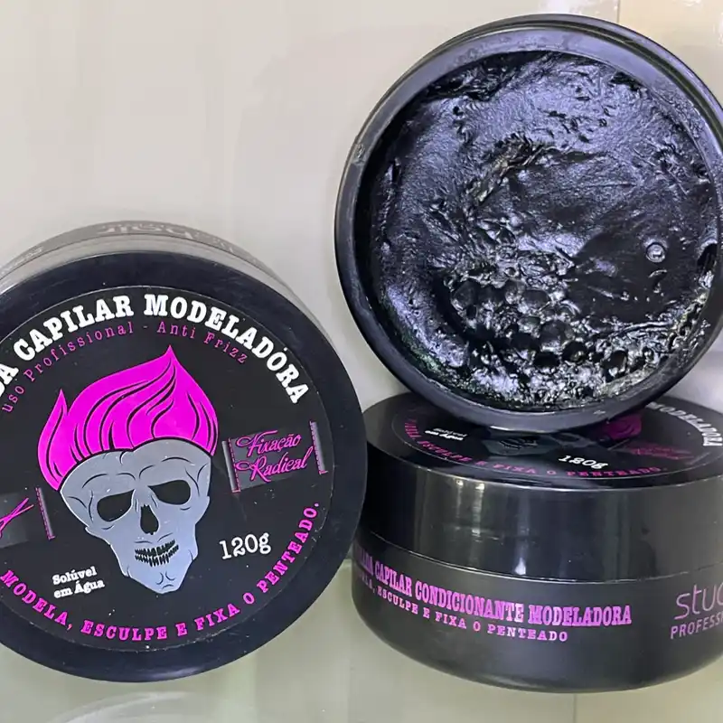 Pomada capilar fijadora y moldeadora