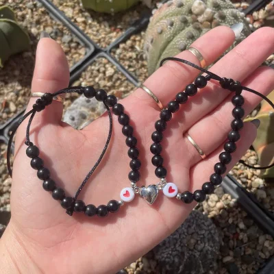 Pulsera corazones imantados.