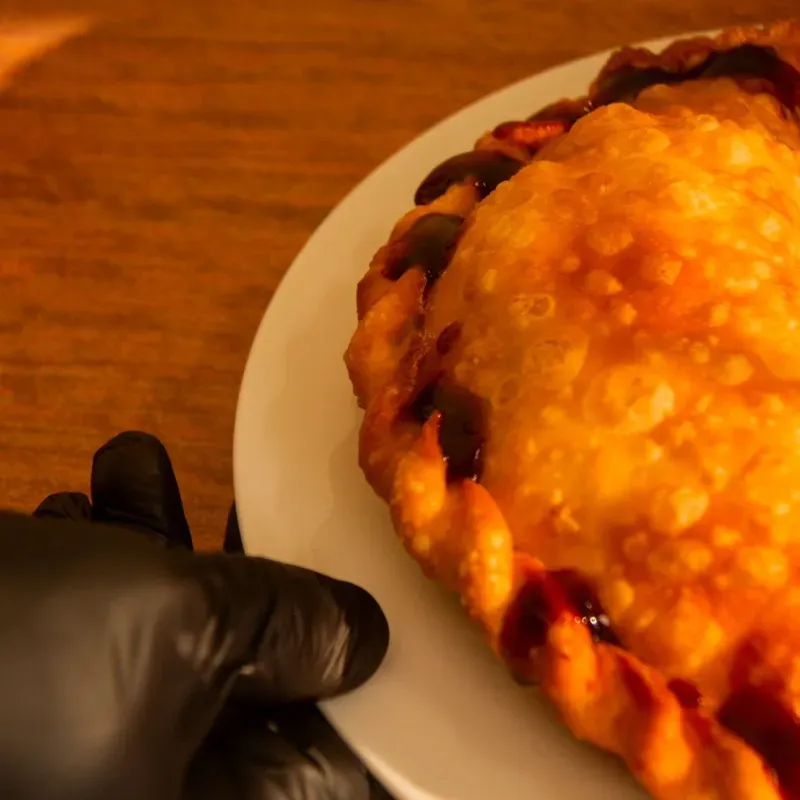 Empanada de pechuga y queso crema
