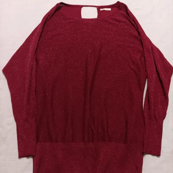 Blusa larga, rojo vino de brillos.