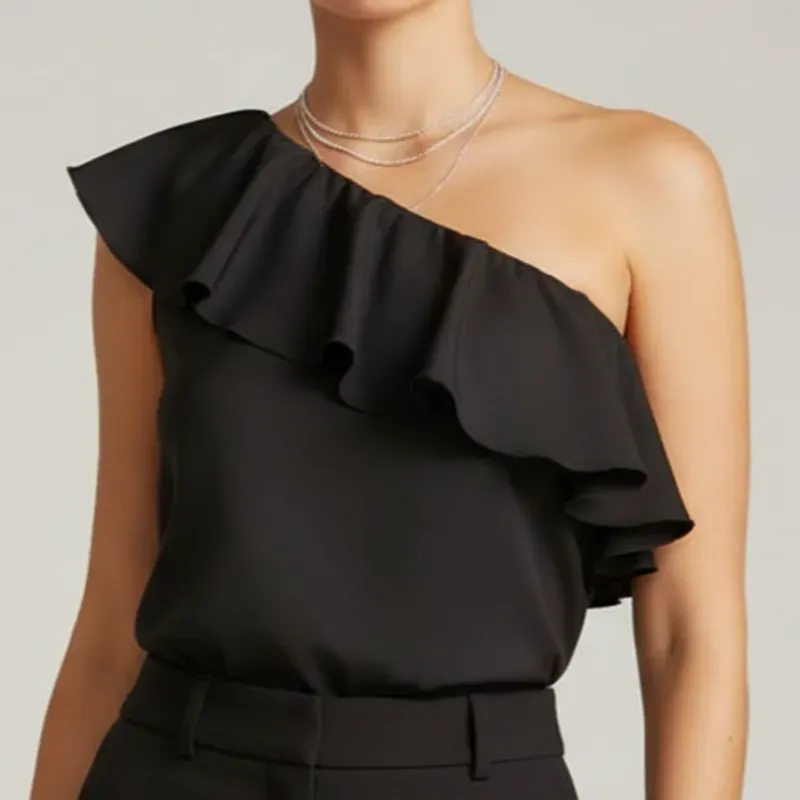 Blusa de un solo hombro con vuelo
