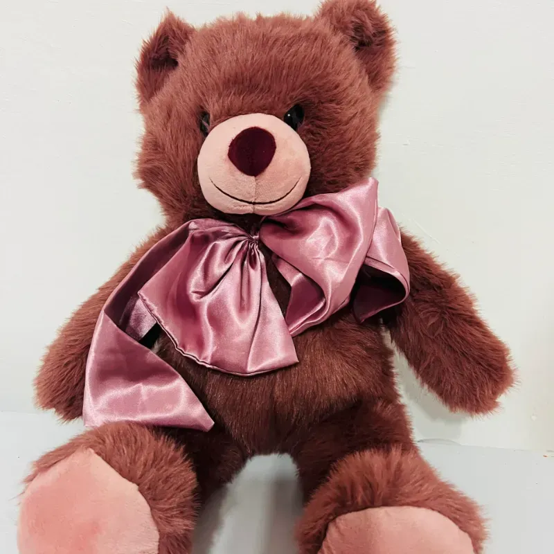 Oso marrón con lazo