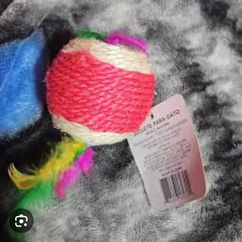 PELOTA DE SOGA CON PLUMA