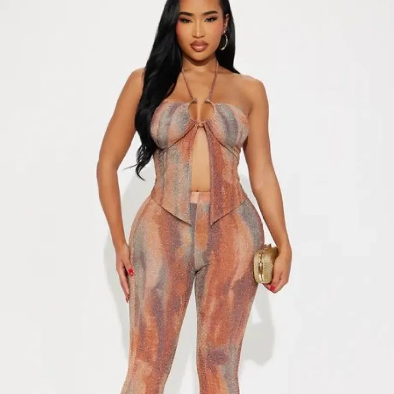 Conjunto de blusa y pantalón