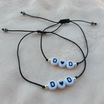 Pulsera sencilla con letras