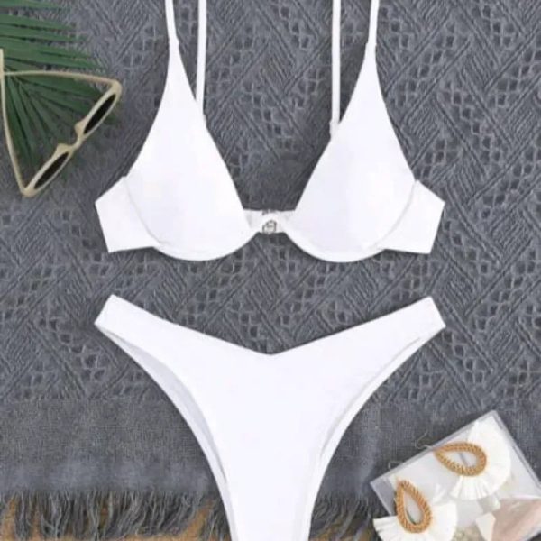 Bikini blanco de aro rígido