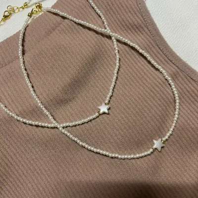 Collar de perlas pequeñas con estrella