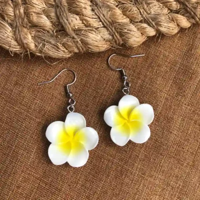Aretes de plumeria