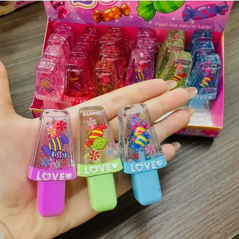 BRILLO LABIAL EN FORMA DE  PALETA