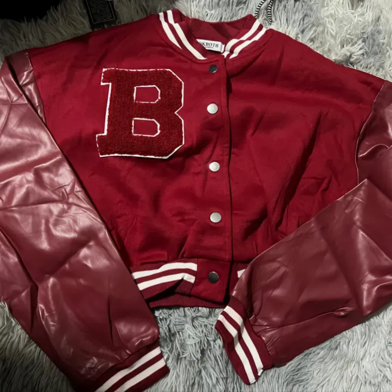 Chaqueta escolar roja ♥️