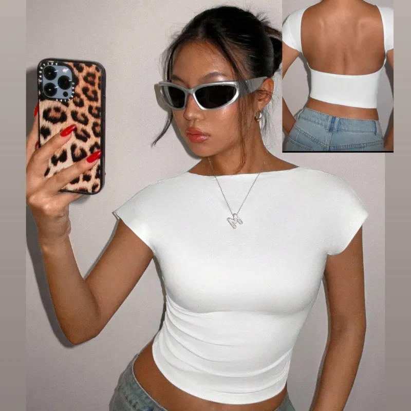 Top ajustado con espalda abierta