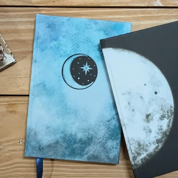 Diseño de luna con fondo de acuarela