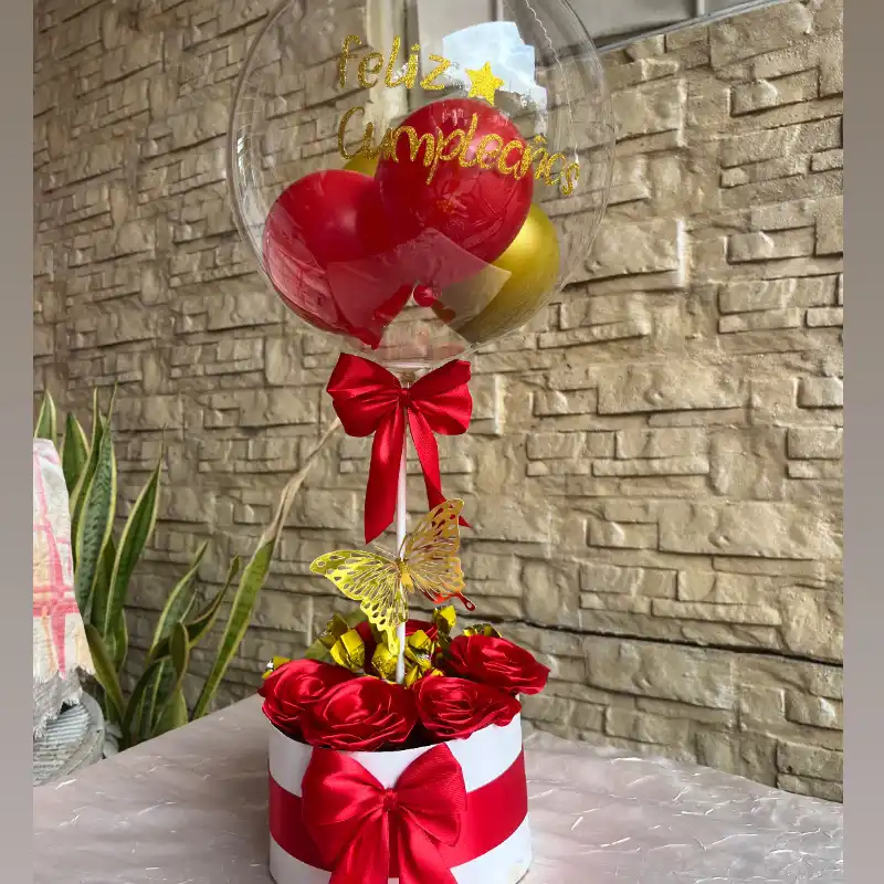 Bouquet de rosas con globo burbuja