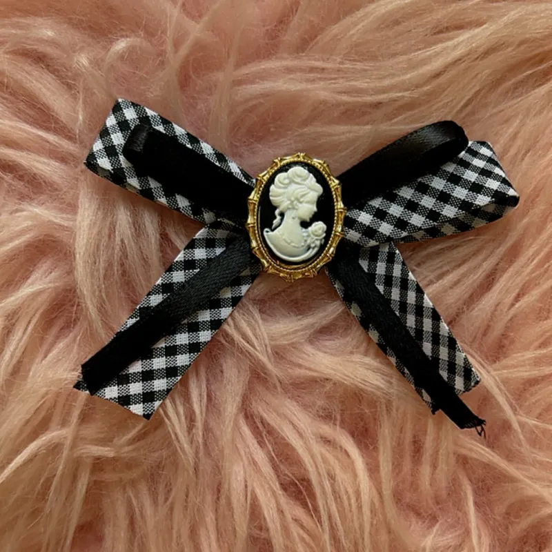 Pajarita con camafeo