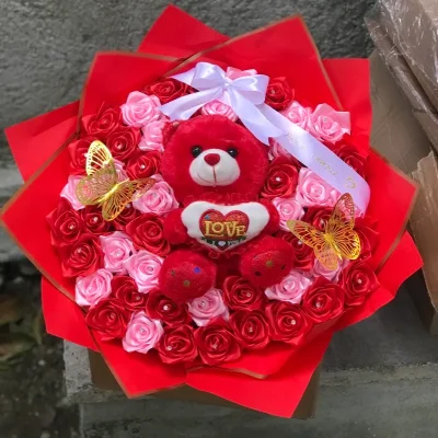 Ramo de rosas eternas con peluche