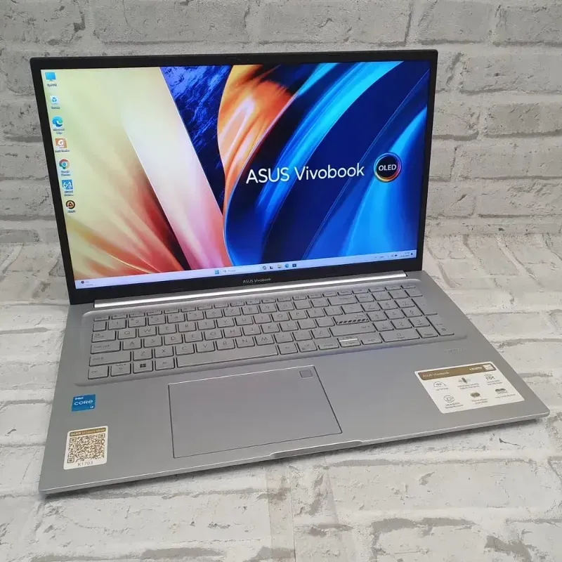 ASUS VIVOBOOK 17" — Básicamente nueva ✨