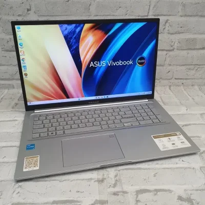 ASUS VIVOBOOK 17" — Básicamente nueva ✨