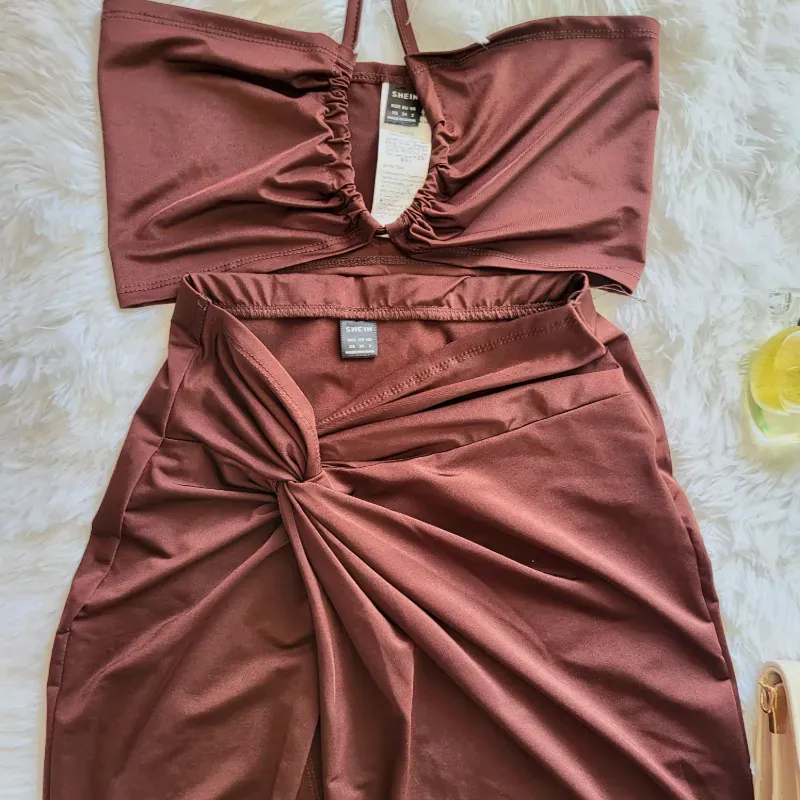 Conjunto de saya carmelita