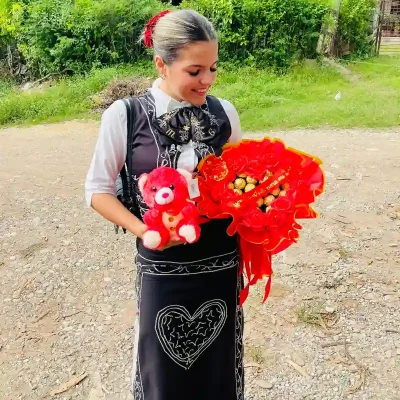 ✨Ramo de rosas con bombones Ferrero✨