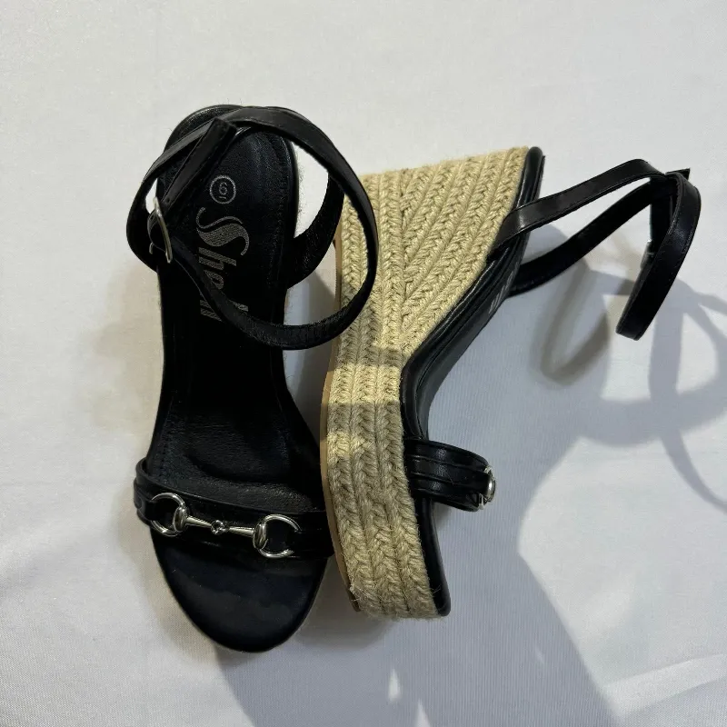 Plataformas Negras con Hebilla Plateada