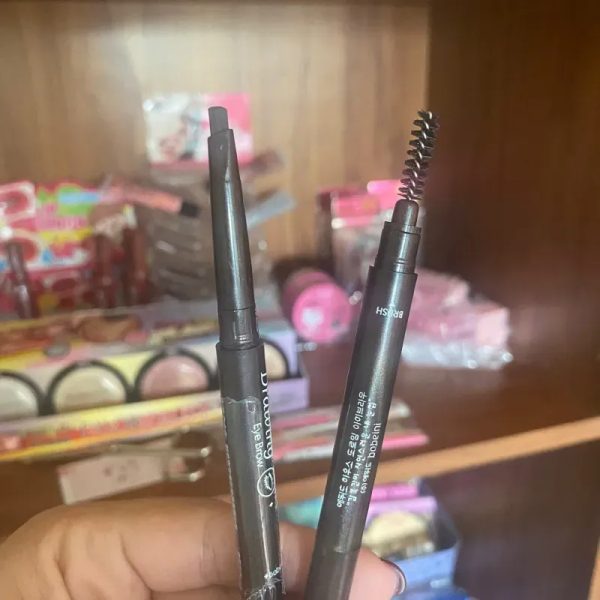 Lápiz retráctil de cejas NEGRO