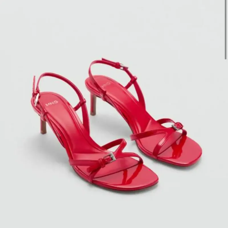 Tacones rojos con Hebilla