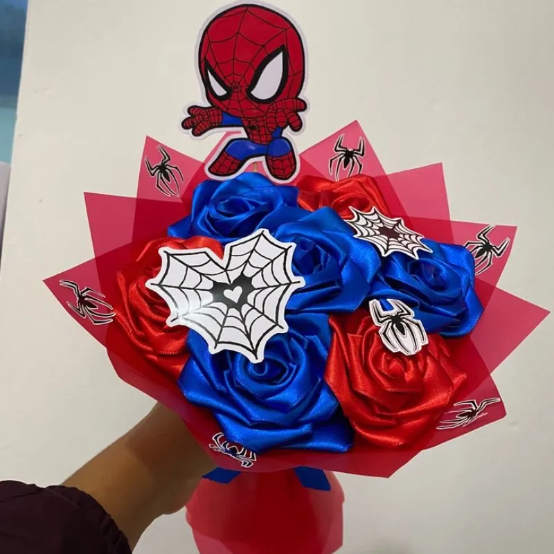 Ramo Eterno Spiderman (7 rosas eternas)