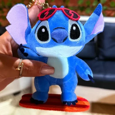 Llavero de Stitch surfista