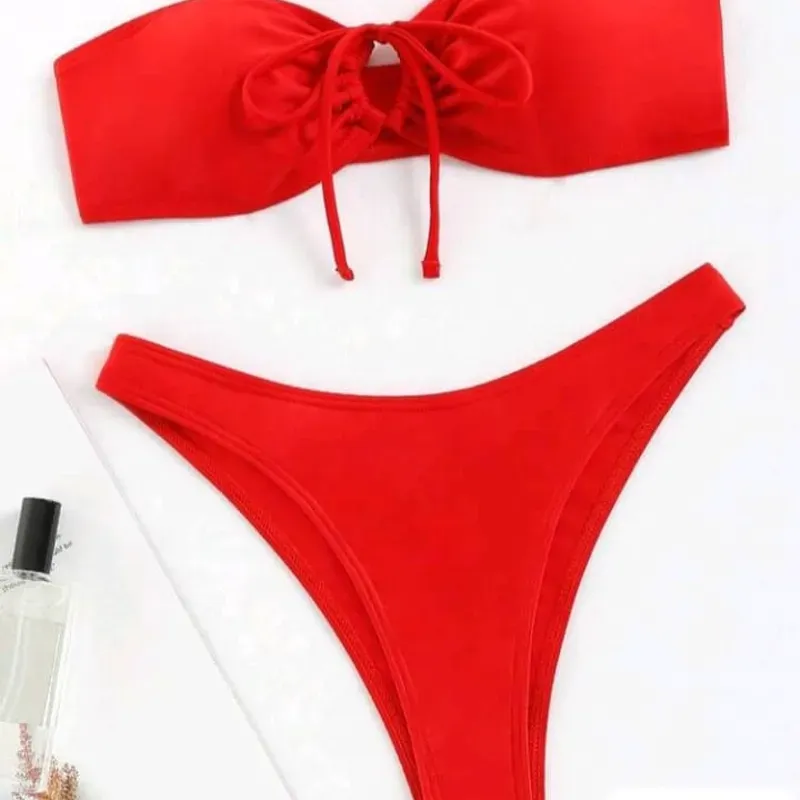 Bikinis de tope rojo