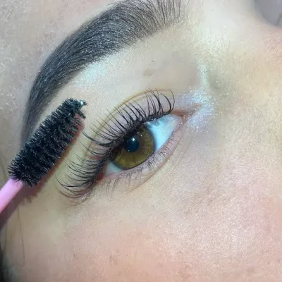 EXTENSIONES DE PESTAÑAS PELO A PELO CLÁSICAS