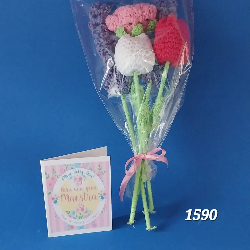 Ramo de flores al crochet +postal